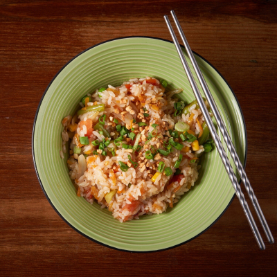 Рис с овощами и орешками